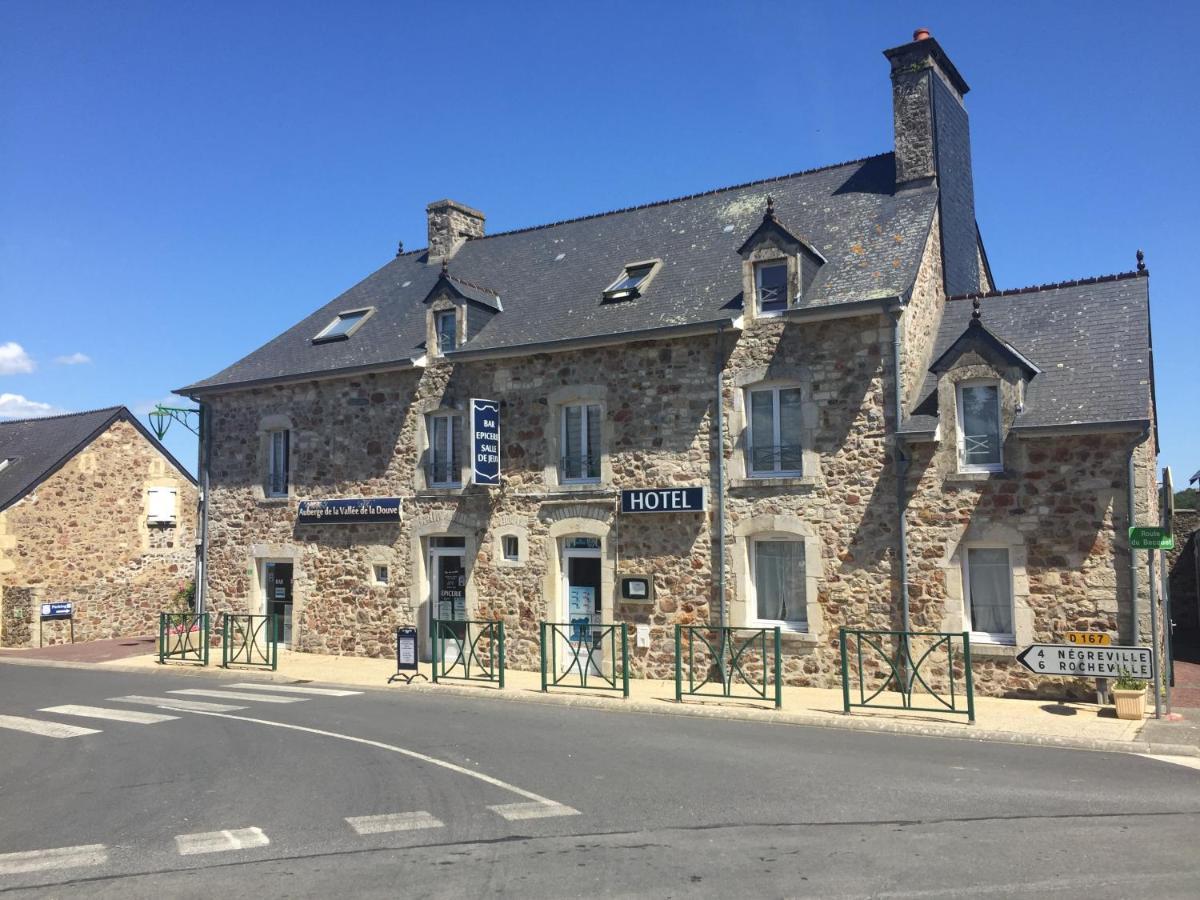 Auberge Vallee De La Douve L'Etang-Bertrand Eksteriør billede